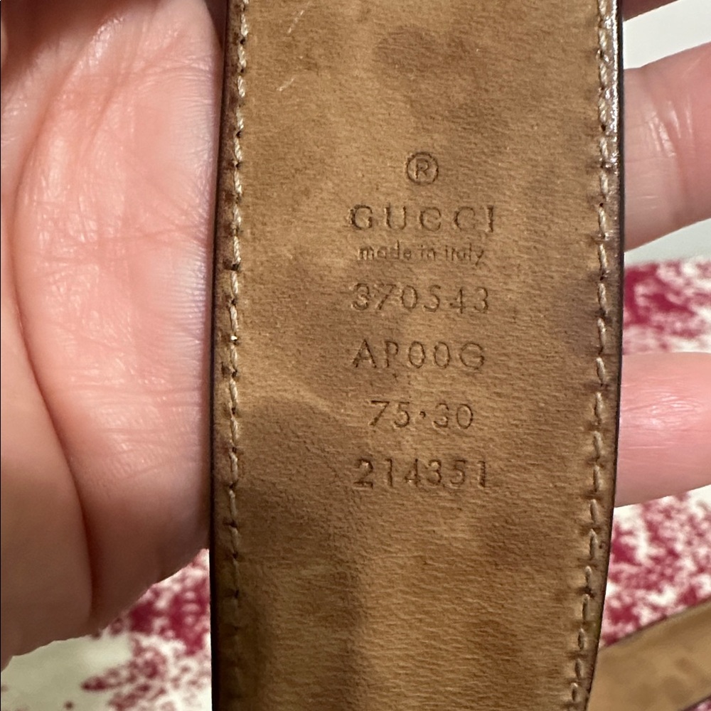 Gucci Black Belt with Gold GG Buckle - Picture 7 of 8